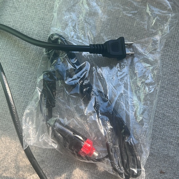 Frigidaire Mini Cooler - Picture 7 of 7